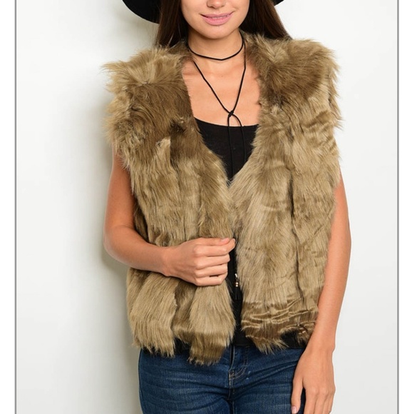 🌿New! CAMEL FAUX FUR VEST - Picture 2 of 4